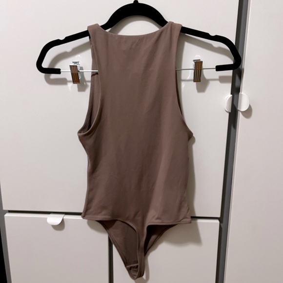 NWT Aritzia Babaton Contour Bodysuit - Picture 3 of 3